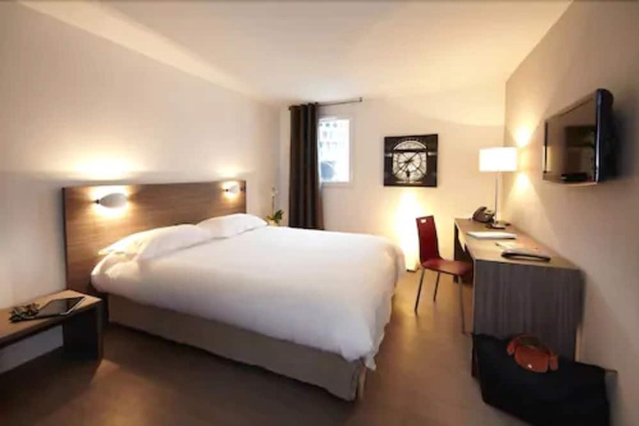 Room 10 of 37