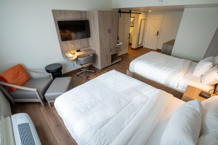 Premier 2 Queen Beds (7 of 13)