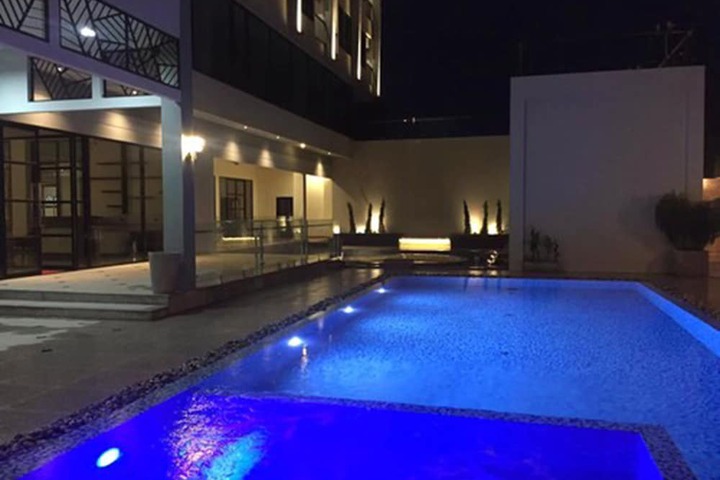 Hotel Pool