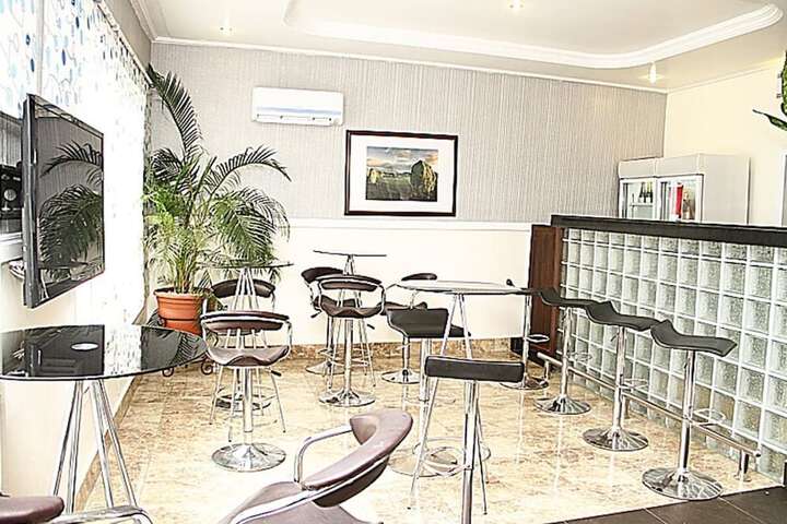 Lounge 13 of 16