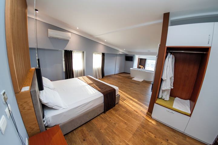 Room 49 of 90