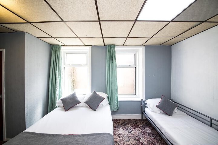 Room 8 of 19