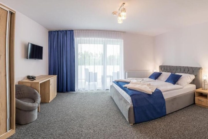 Room 10 of 27