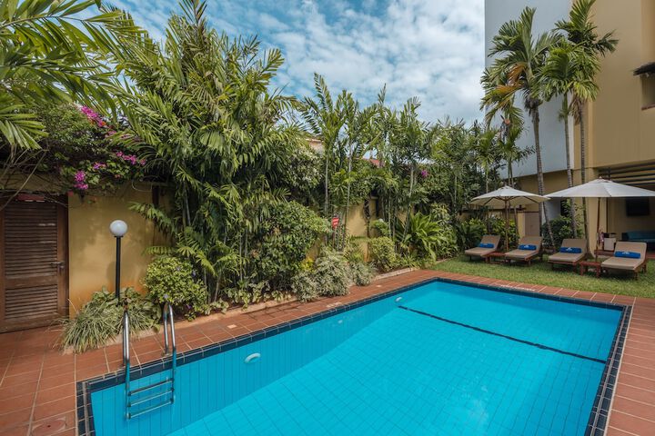 Hotel with Pool