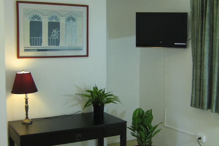 Room 9 of 28