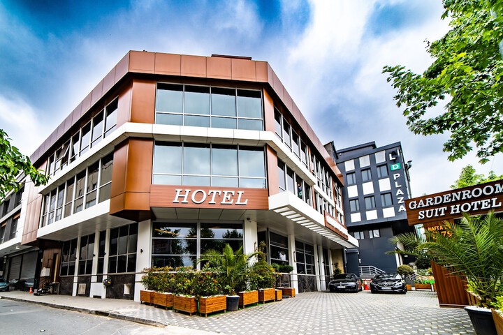 Hotel 98 of 100
