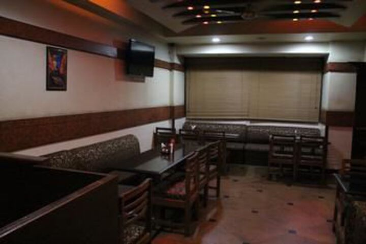 Dining 6 of 29