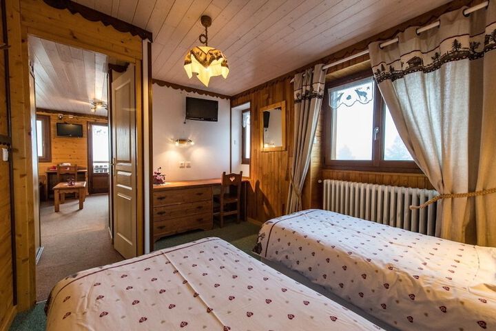 Room 6 of 24