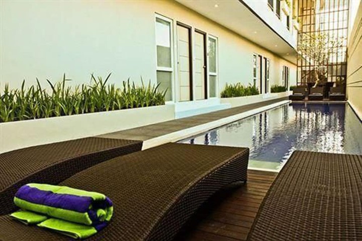 Hotel with Pool