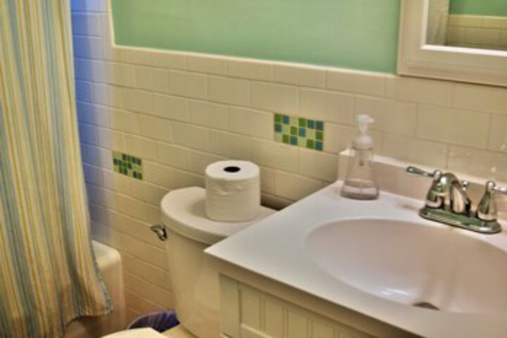 Room 8 of 76