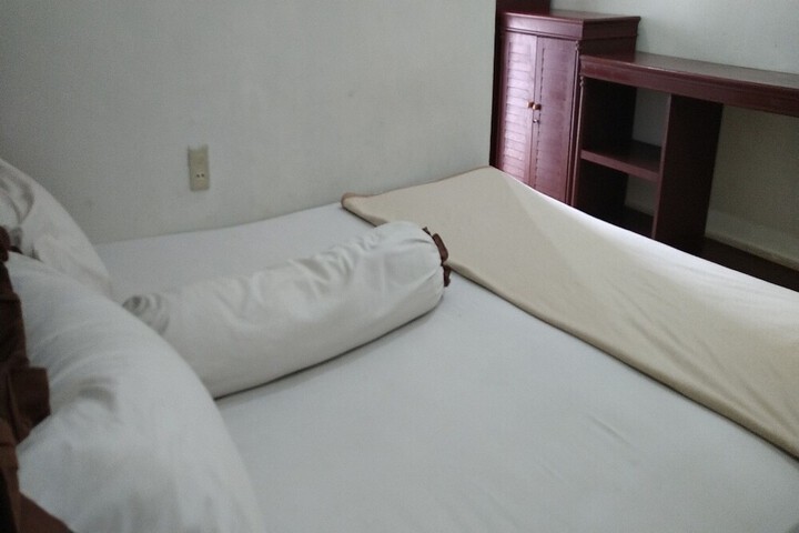 Room 4 of 4
