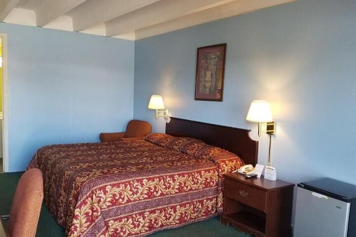 Room 4 of 8