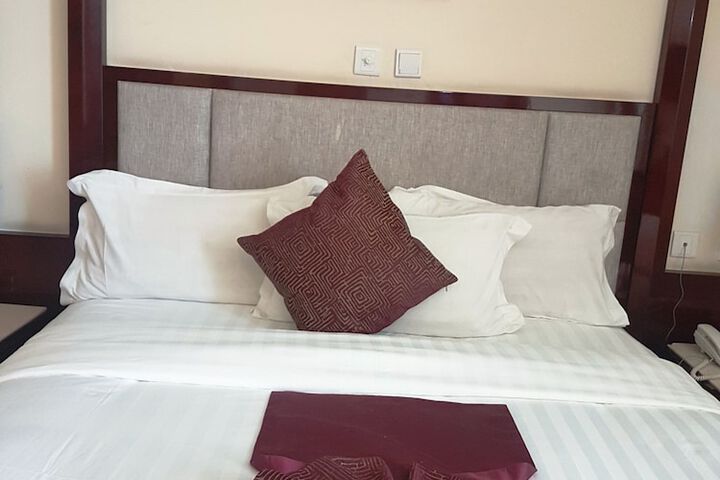 Room 25 of 103