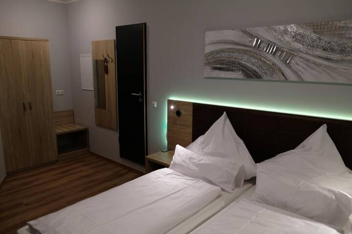 Room 16 of 65