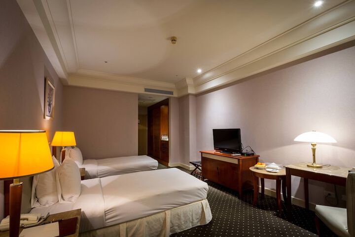 Room 12 of 21