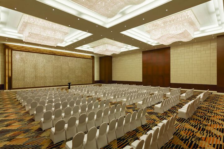 Business Center 373 of 378