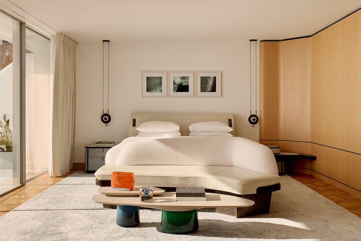 Room 28 of 90