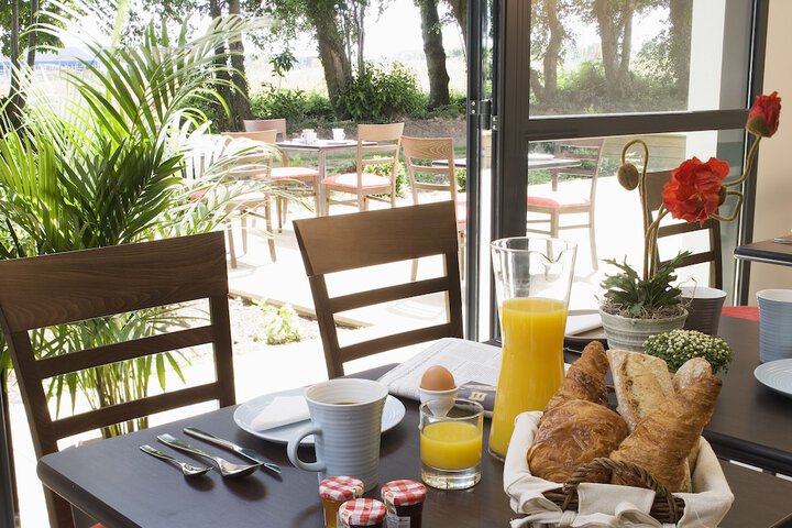 Breakfast/Coffee Service 14 of 27