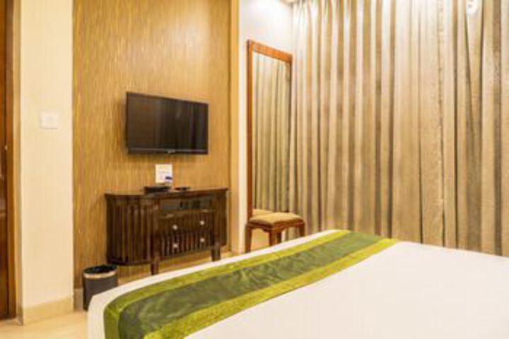Room 9 of 28
