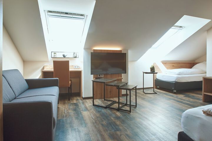 Room 27 of 142