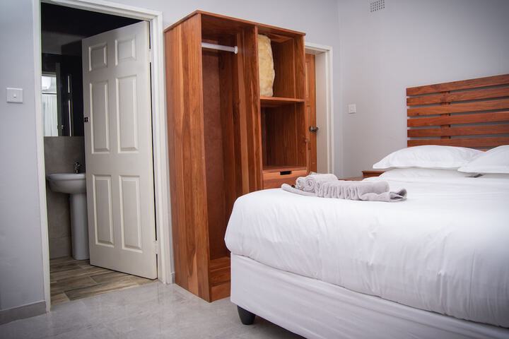 Room 11 of 33