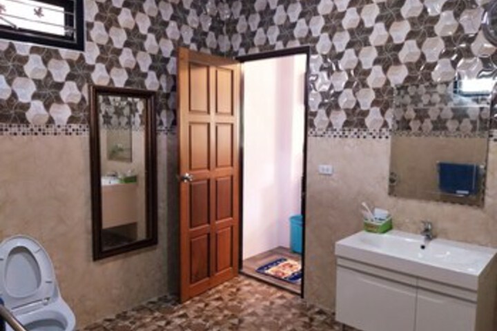 Room 4 of 23