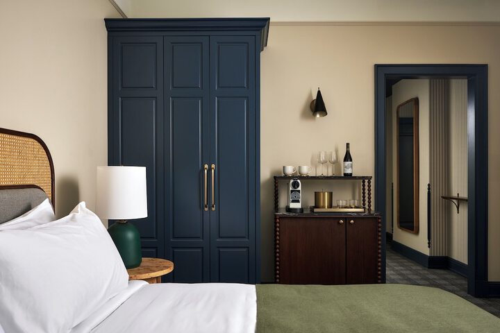 Room 9 of 190