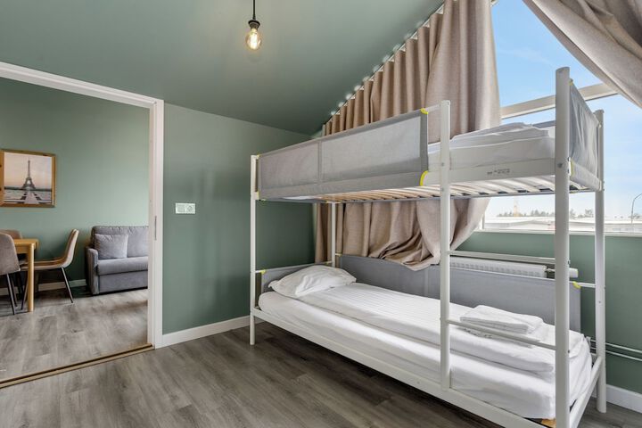 Room 43 of 87