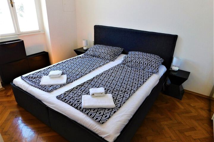 Room 6 of 47