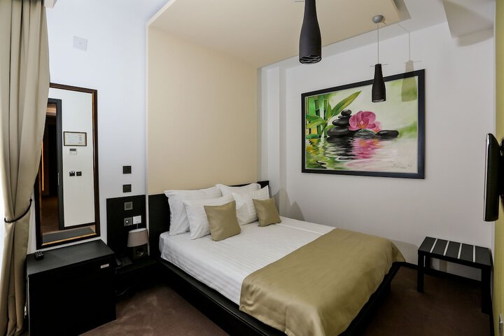 Room 14 of 86