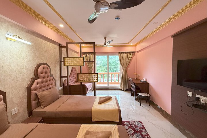 Room 5 of 32