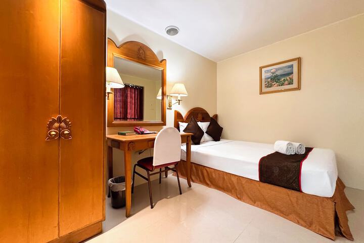 Room 10 of 29