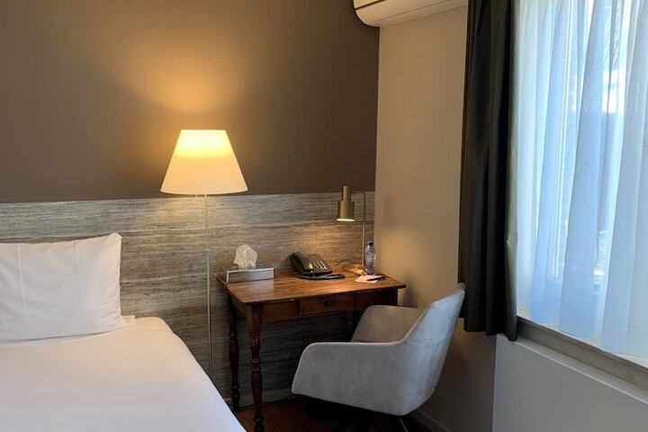 Room 6 of 35