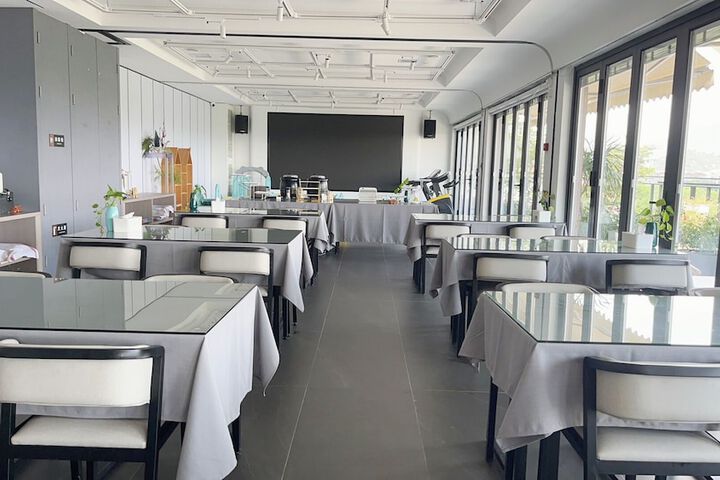 Dining 56 of 102