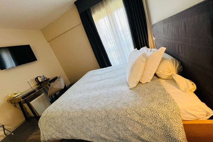 Room 12 of 64