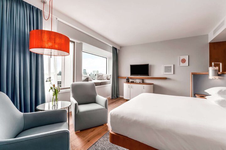 Room 10 of 87