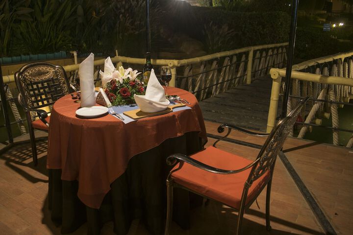 Dining 82 of 136
