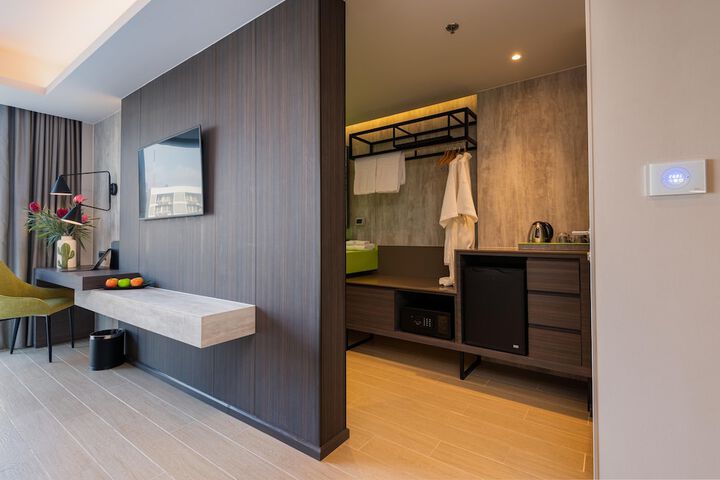 Room 32 of 190