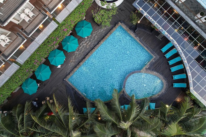Hotel with Pool