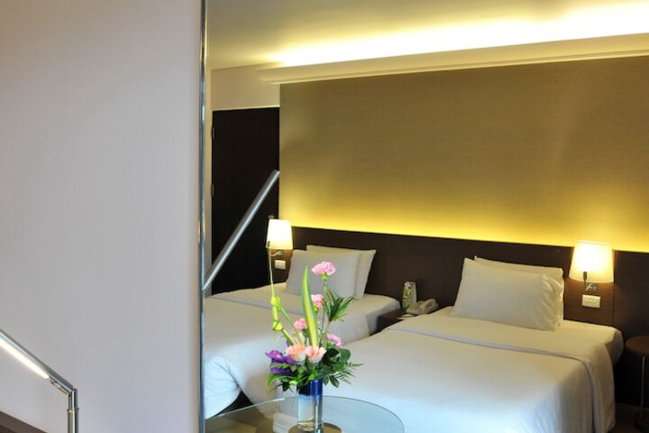 Room 7 of 93