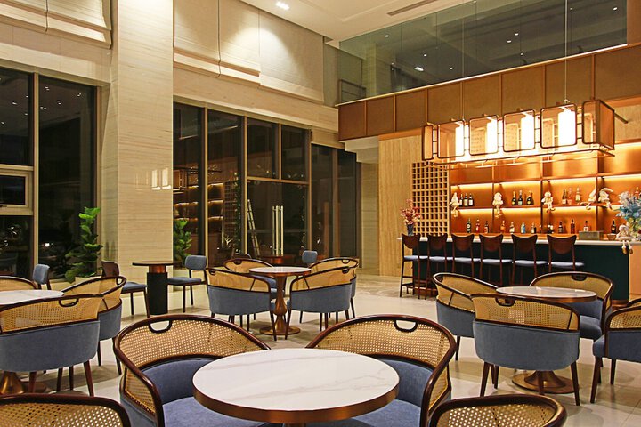 Lounge 55 of 62