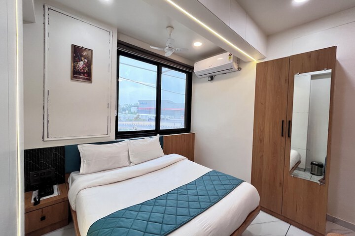 Room 9 of 27