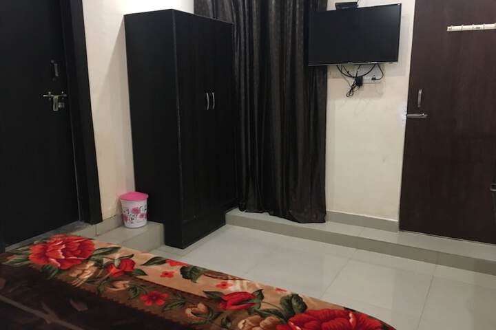 Room 12 of 30