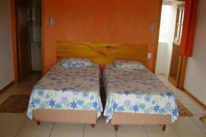 Room 21 of 37