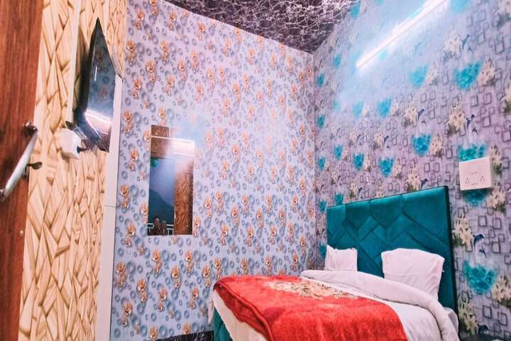 Room 4 of 22