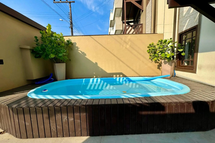Pool 13 of 21