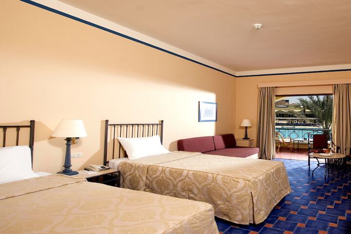 Room 9 of 32