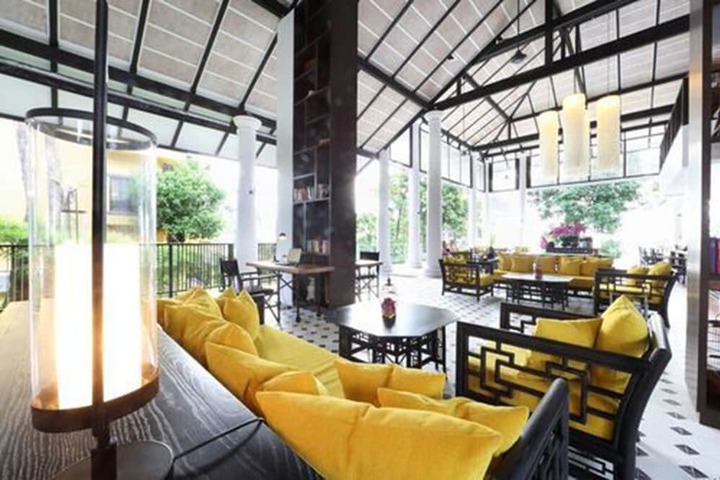Hotel Lobby