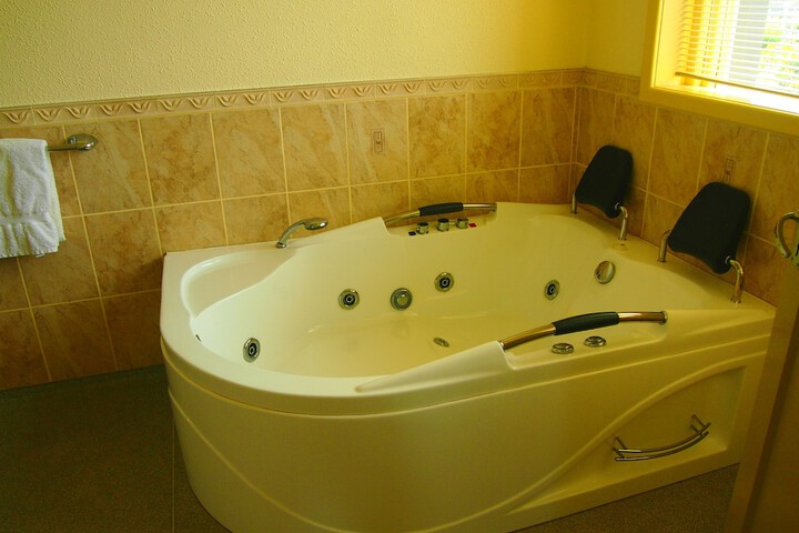 Hot Tub 63 of 69