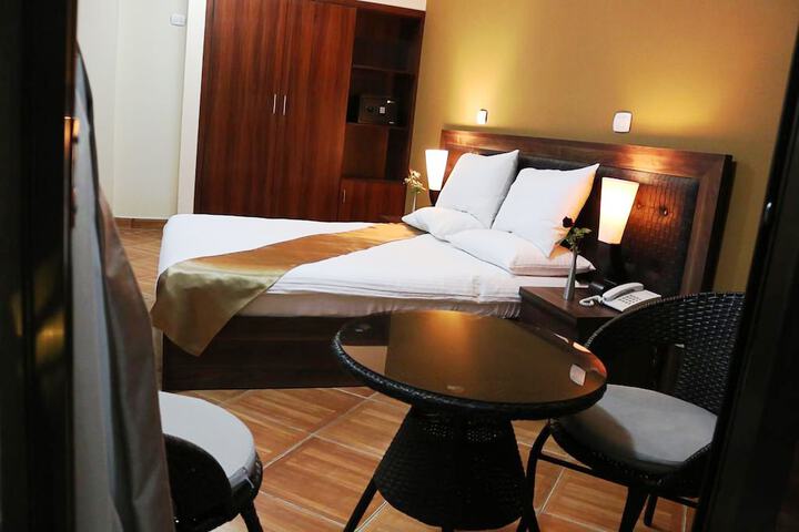 Room 6 of 40